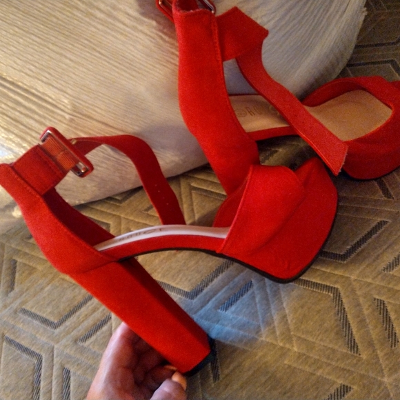 Heels - Picture 2 of 5